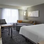 Courtyard By Marriott Toronto Airport