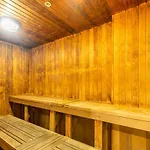 Stunning Lake View Top Floor Studio
