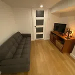 Lower Level Newly Renovated Studio Apartment In Central Downtown Location