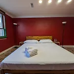 Your Perfect Toronto Stay! Spacious, Affordable, And Close To Everything!