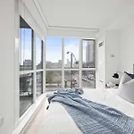 Elegant 3Br Condo W Parking In Toronto