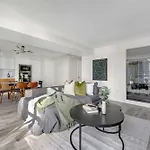 Stylish 3Br Condo Downtown Living W Parking