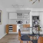 Stylish 3Br Condo Downtown Living W Parking