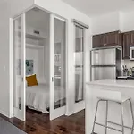 2 Bedroom W/ Amazing Views & Parking