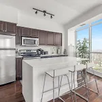 2 Bedroom W/ Amazing Views & Parking