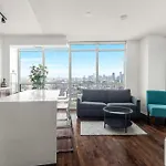 2 Bedroom W/ Amazing Views & Parking