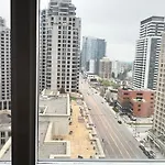 Home Stay - Room With Yonge Street View And 3 Star Hotel Amenities
