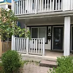 Toronto Downtown Woodbine Beaches Private Cozy Room