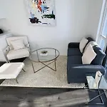 Downtown Oasis-Luxury Condo With Balcony & Free Parking