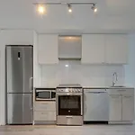Amazing 2 Bedroom Condo 3 Beds 1 Bath Dundas Square