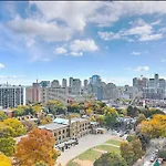 Amazing 2 Bedroom Condo 3 Beds 1 Bath Dundas Square