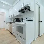 Garden View, Quiet & Comfortable Double Private Room, Workspace, Free Parking