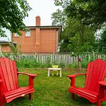 Garden View, Quiet & Comfortable Double Private Room, Workspace, Free Parking