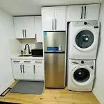 Spacious Room1, Airport, Free Parking, Sep Entrance, New Renovation, Shared Bathroom