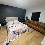 Spacious Room1, Airport, Free Parking, Sep Entrance, New Renovation, Shared Bathroom