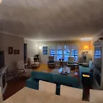 Cozy Apartment With A Spacious Backyard In The Ravine