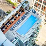 Chol Furnished Suites Heart Of Downtown Toronto, 2 Beds, Free Parking, Cn Tower View