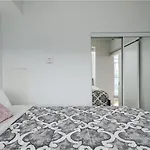 Toronto Downtown Core Two Bedroom Condo With Cn Tower View, Free Parking