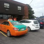 Queensway Motel