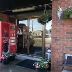 Queensway Motel