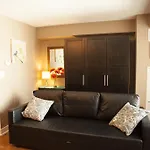 Red Maple Suites - Blue Jays Way
