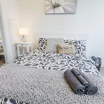 Aoc Suites - Two Bedroom Condo - City/Cn Tower View