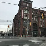 Luxure Dt Loft-Style Condo