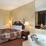 Howard Johnson By Wyndham Toronto Downtown West