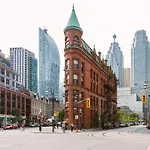 Classic & Trendy Yorkville Condo