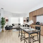 Classic & Trendy Yorkville Condo