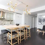 Applewood Suites - 3 Bdrm Luxury Lakeview
