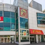 Super 8 By Wyndham Downtown Toronto