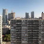 Modern 2 Bedroom Yonge And Eglinton Condo
