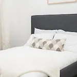 Modern Apartment Near Downtown