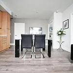 Grand Royal Condos - Cn Tower