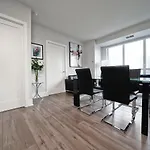 Grand Royal Condos - Cn Tower