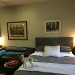 Cabbagetown Bachelor Studios