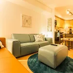Red Maple Suites - Blue Jays Way