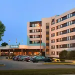 Travelodge By Wyndham Toronto East
