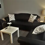 Lavish Suites - 4 Bedroom Guesthouse