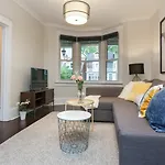 Applewood Suites - 4 Bdrm Danforth House