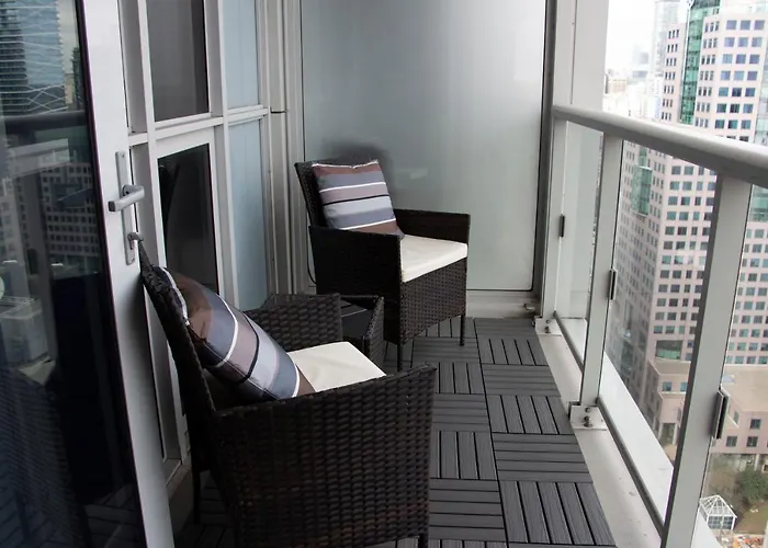 Downtown High-Rise Condo- Cn Tower View