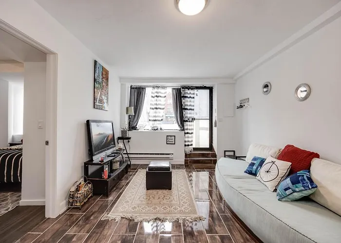 Bright Parkdale Court - Little Portugal W/ Free Parking