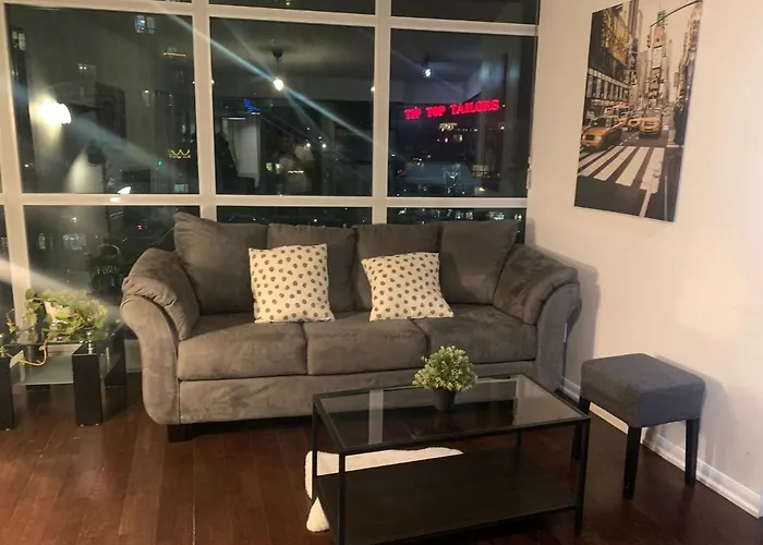Toronto Downtown 2 Bedroom Families Only Sleeps 5