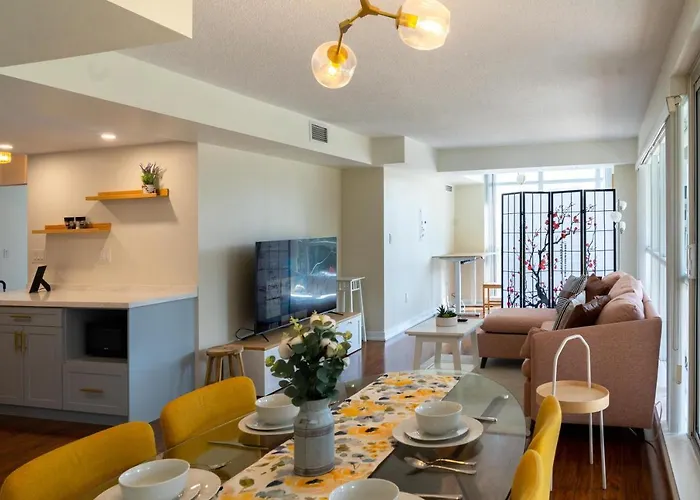 Large 2 Bedrooms Besides Cn Tower