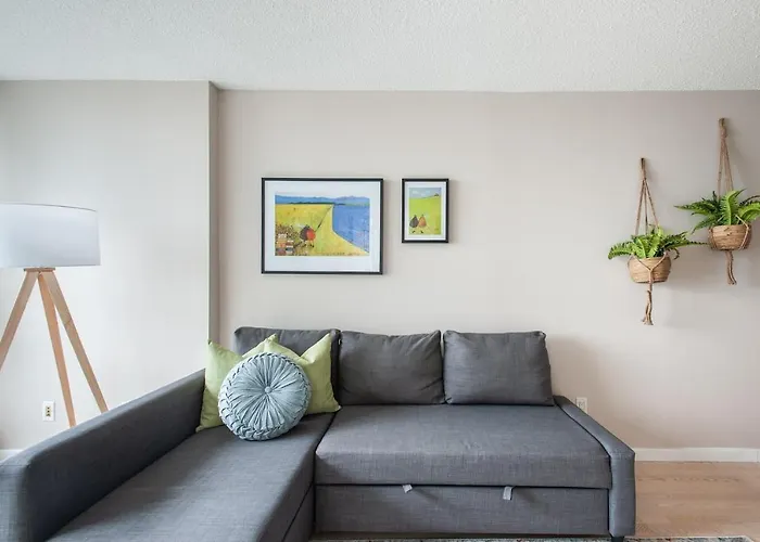 Right By The Lake Downtown Condo, 1 Bedroom, 1 Free Parking