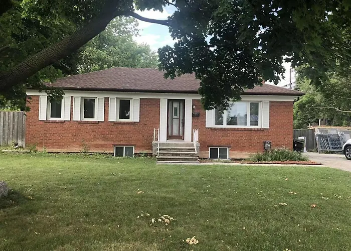 Cozy 3 Room Bungalow In Midtown Toronto