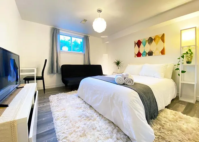 Toronto Bed & Breakfast - Free Parking
