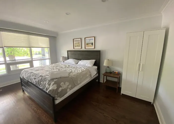 Yonge And Finch Subway !L Spacious & Bright Private Bedroom With Shared Amenties