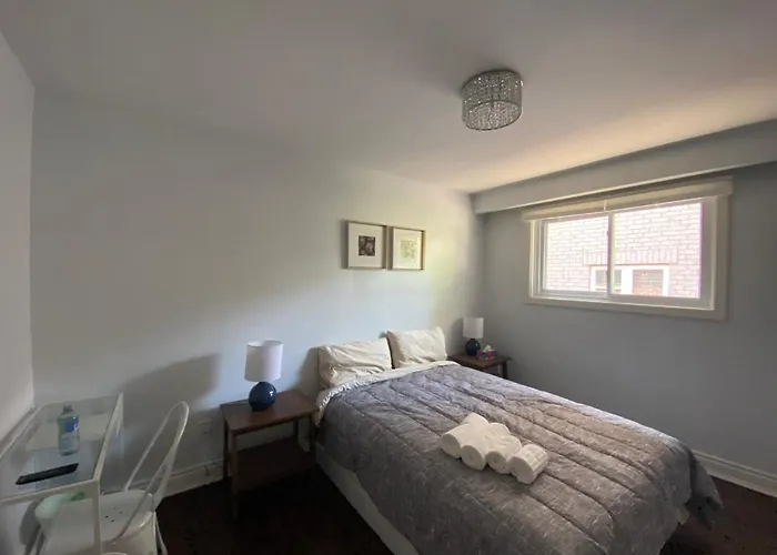 Yonge And Finch Subway !N Cozy & Modern Private Bdr With Shared Bathroom